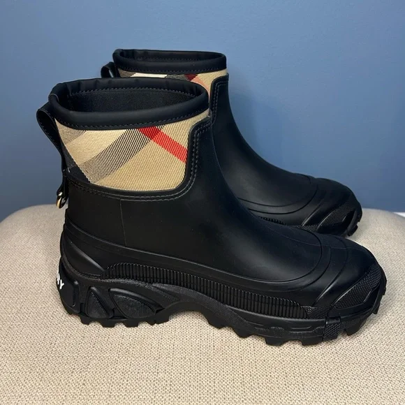 Burberry House Check Panel Rain Boots - Picture 5 of 9